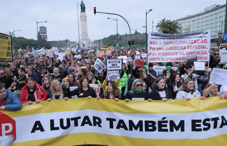 Milhares De Professores Manifestam Se Em Lisboa Em Defesa Da Escola